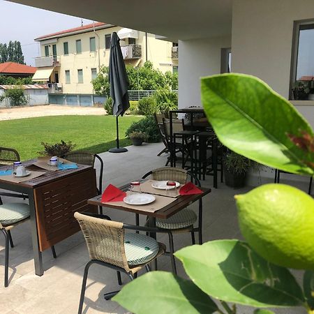 I Broletti Del Garda Hotel Pacengo Di Lazise Kültér fotó